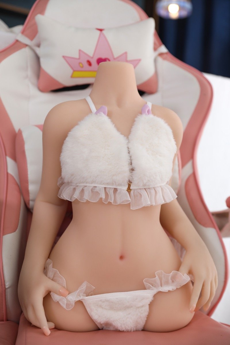 Torso de TPE hiperrealista de 55 cm con pecho plano y características vaginales y anales realistas - Imagen 9